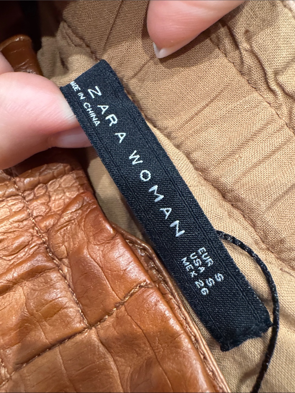 Zara High-Waist Cropped Faux-Leather Shorts in Rust - Picture 4 of 4